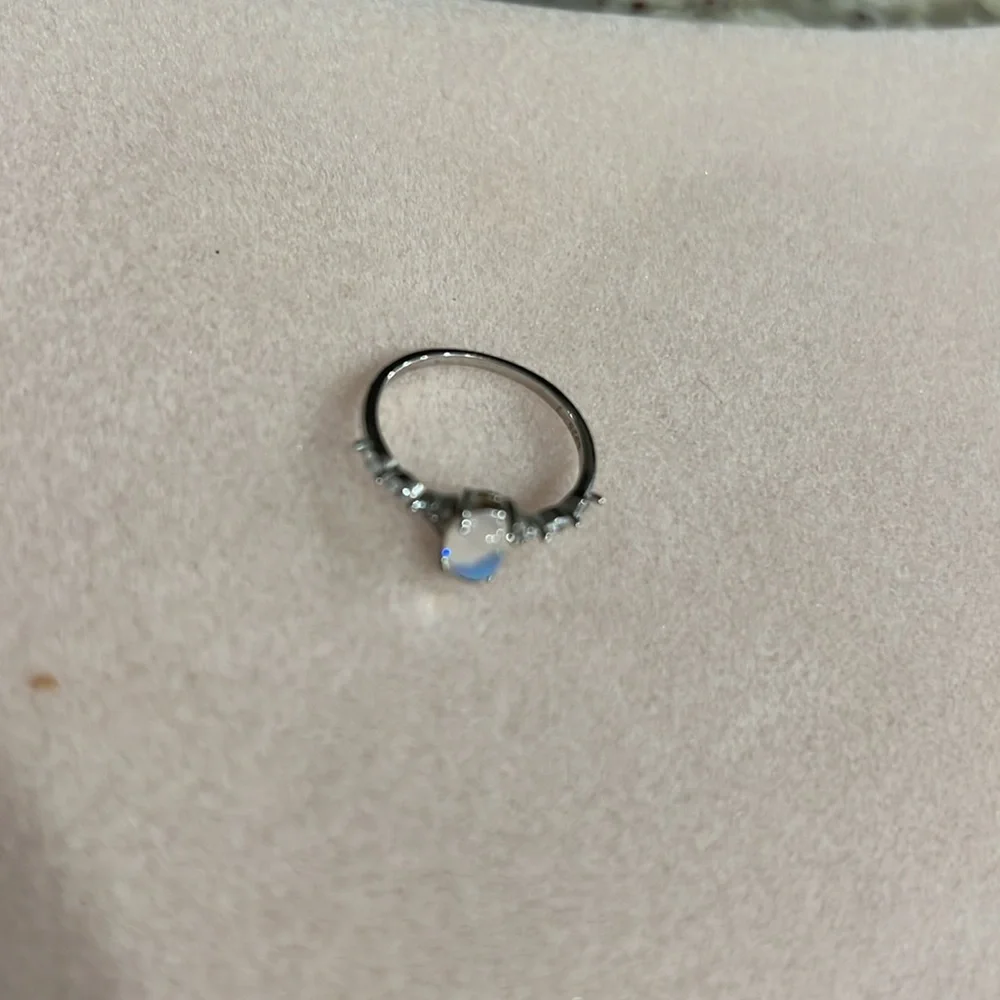 Size 7 beautiful rainbow stone with rhinestones - Picture 3 of 4